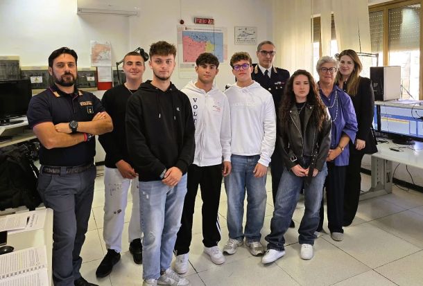 Studenti del “Volta” in visita alla Questura di Caltanissetta per la Settimana Nazionale della Protezione Civile