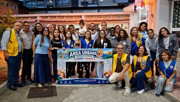 Festa dei Nonni alla Capuana, famiglie e bambini tornano a vivere la scuola dopo l’incendio