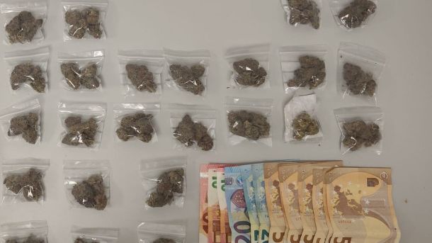 Catania, arrestato un 24enne: in casa oltre 20 dosi di marijuana pronte per lo spaccio