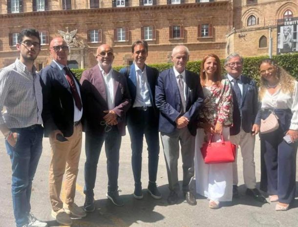 Palermo, protesta per la sanità: “Difendiamo la dignità della nostra città”