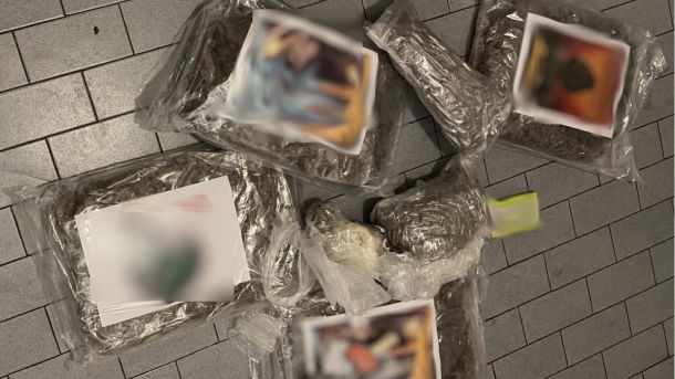 Catania, sequestrati sei chili di marijuana in un borsone lasciato al settimo piano di un palazzo a Librino
