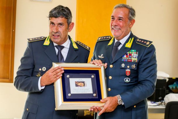 Guardia di Finanza Caltanissetta: il Colonnello Cerra va in pensione dopo 41 anni di servizio