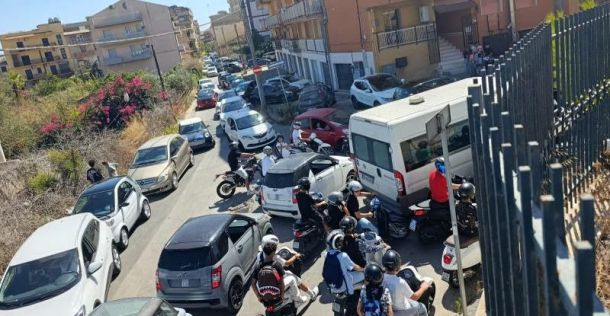Gela, stop alla Ztl in via Pitagora: senza controlli torna il caos davanti alle scuole