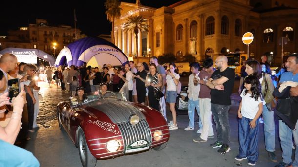 Palermo, al via la 28esima edizione del Raid dell’Etna con le auto storiche dirette verso Messina e la Calabria