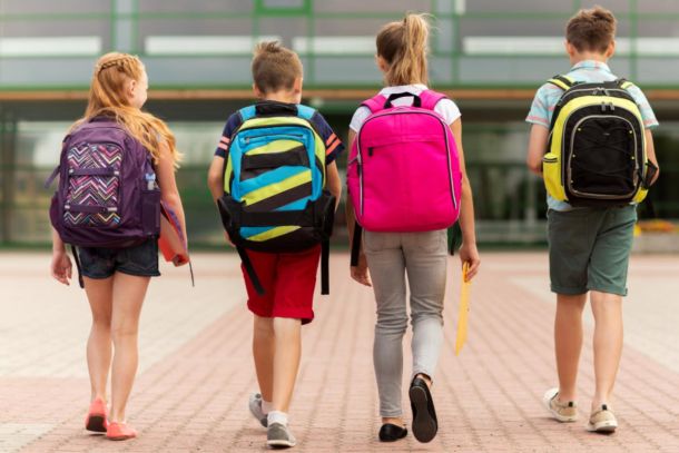 Acireale, la scuola Giovanni XXIII prima in Sicilia a dire addio allo zaino