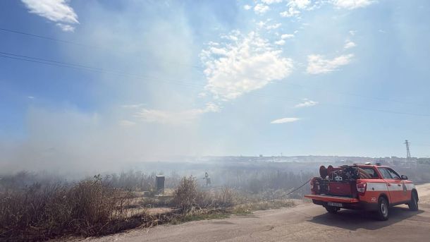 Non si ferma la scia degli incendi dolosi, il sindaco: “Tolleranza zero per chi non bonifica i propri terreni”