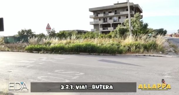 Pericoli e disagi in via Butera tra rotatorie inesistenti, marciapiedi impraticabili e alta velocità